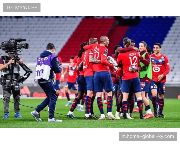 塞萨洛尼基防线重组应对客场 五后卫体系专注防守反击